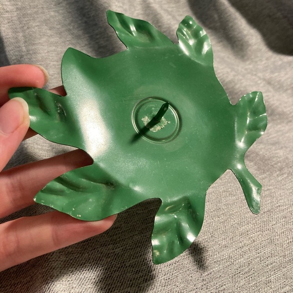 Green Metal Leaf Candle Holder - Picture 4 of 12